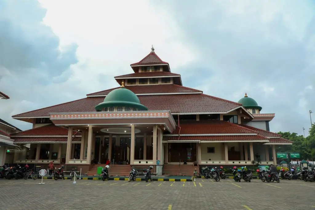 Masjid Agung Darussalam: Jejak Sejarah yang Terus Berbicara